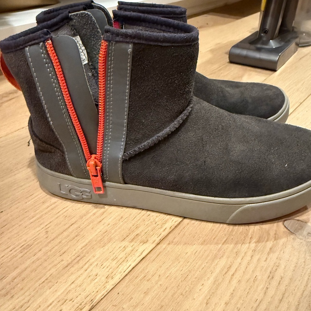 UGG Kids navy Boots with Bright Orange Zipper